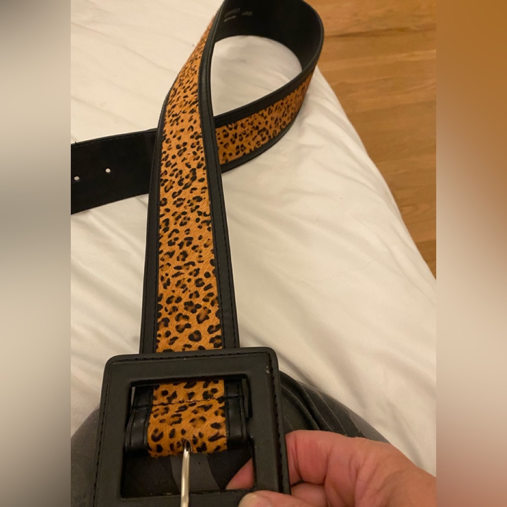 Leopard print lake shore diva brand belt. Size large
